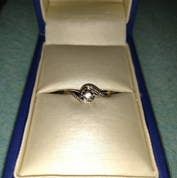 Harry Ritchie's - Promise ring. - Picture 2 of 5